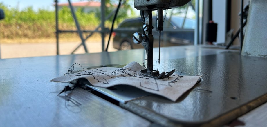 Zwischen gusseisernen Nähmaschinen und Hightech - spannende Einblicke im Sanitätshaus Römer. Zwischen gusseisernen Nähmaschinen und Hightech - spannende Einblicke im Sanitätshaus Römer.