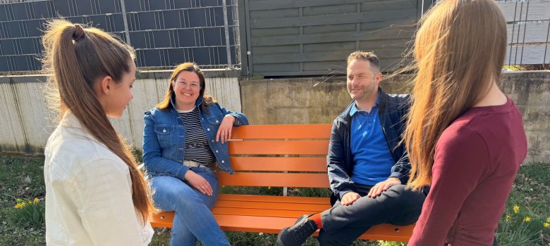 Beigeordnete Sina Littig und Ortsbürgermeister Thomas Kienzler sprechen auch mit ihren Töchtern über Gewalt an Frauen, Mädchen, queeren Menschen und Minderheiten.