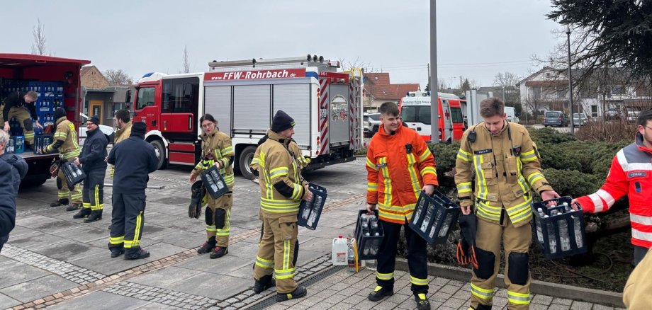 Einsatzkräfte vor Ort Einsatzkräfte vor Ort