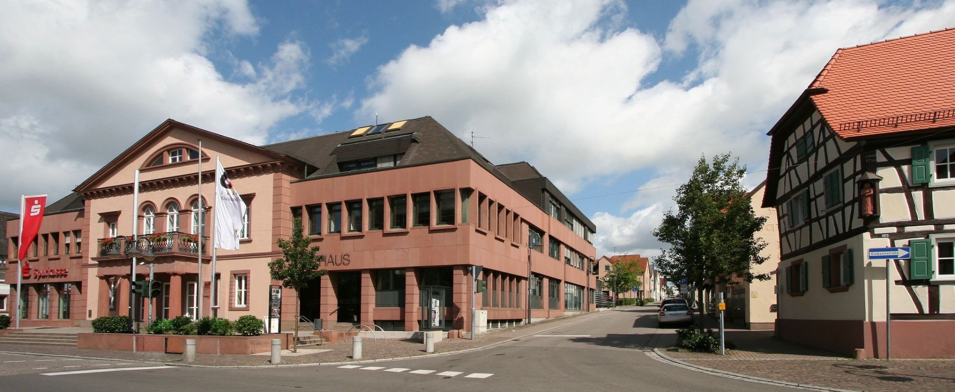 Ansicht des Rathauses von der Hauptstraße