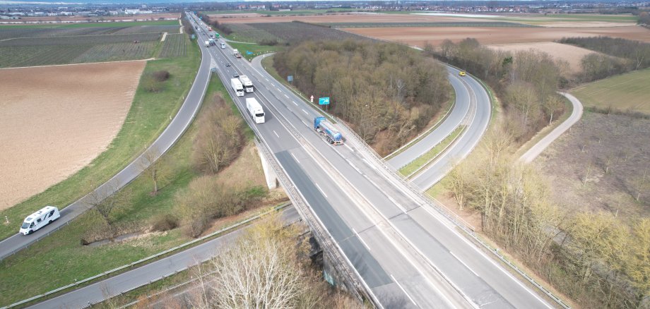 Autobahnbrücke über die B38 im Bereich der A65-Anschlussstelle Landau-Süd
